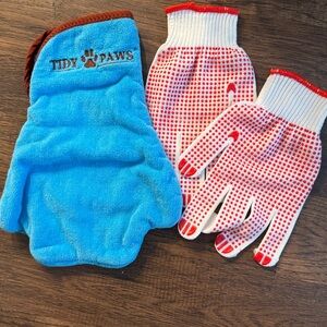 Tidy Paws Pet Drying Mitt.